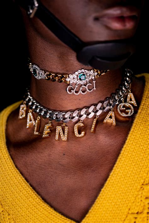 colaboracion gucci y balenciaga|Gucciaga: la increíble «superposición» de dos mitos  .